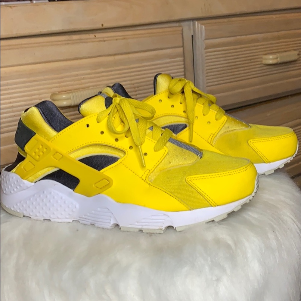 bright yellow NIKE HUARACHE RUN